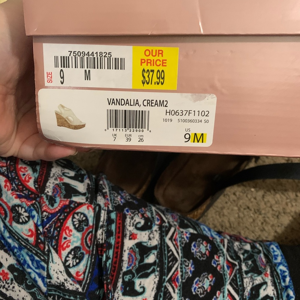 Shoes - Picture 2 of 7